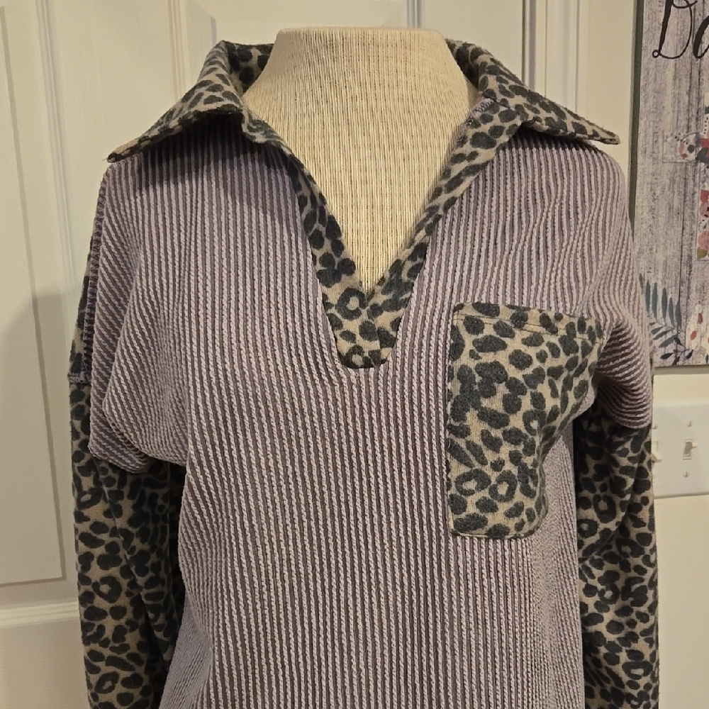 HEIMISH USA NWOT Gray and Black V-Neck Sweater with Leopard Print
